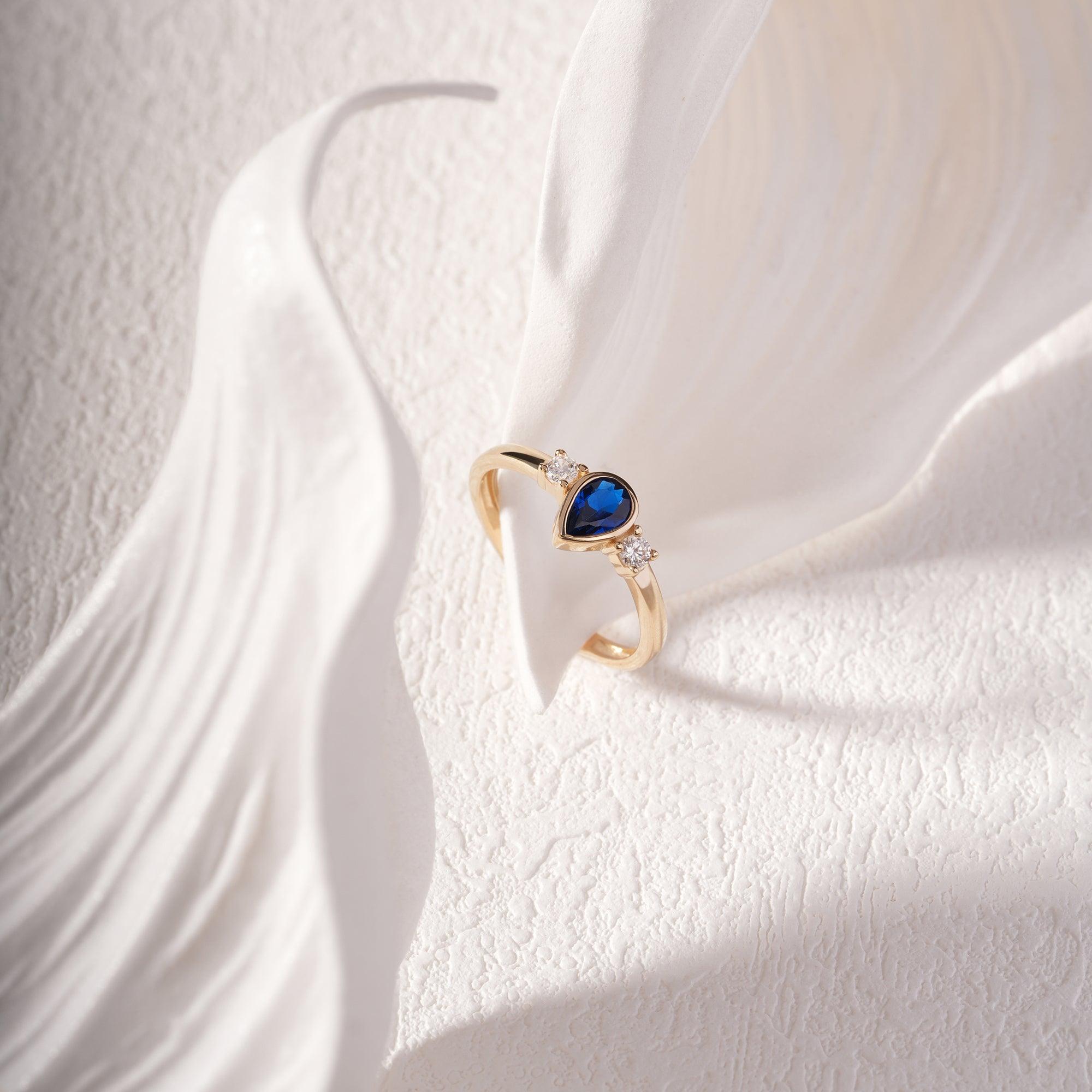 14K solid gold pear-cut sapphire vintage ring with side zircon accents, product photo