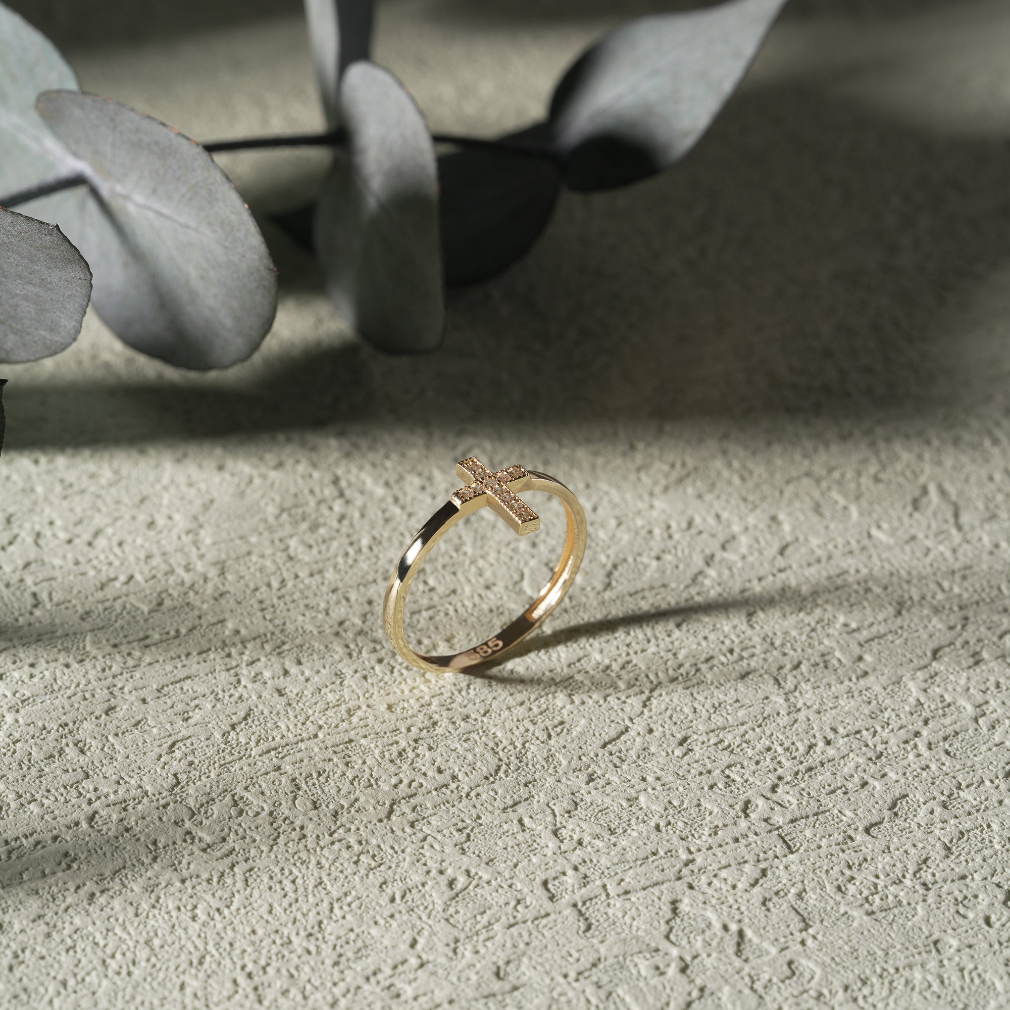 14K Gold Cross Ring with Sparkling Round Zirconia – Minimalist Everyday Jewelry