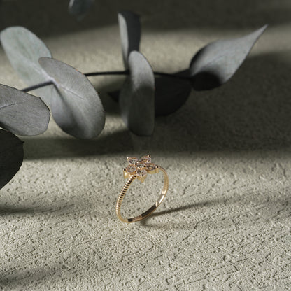 14K Solid Gold Elegant Flower Ring – Vintage Five-Petal Zirconia Statement Piece with Timeless Luxury and Exquisite Craftsmanship
