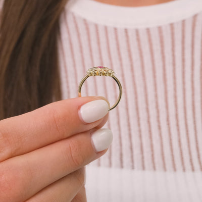 14K Solid Gold Daisy Flower Ring – Lab-Created Ruby Center with Detailed Petals